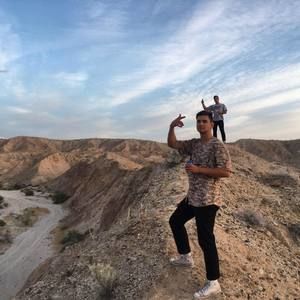 Meet your Posher, Troy